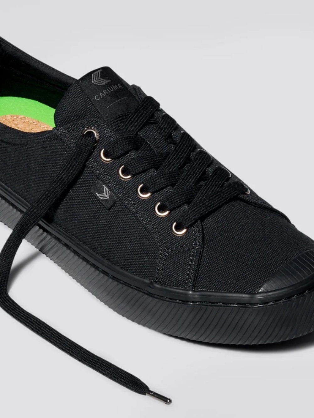 NWT Cariuma Black Canvas Sneakers